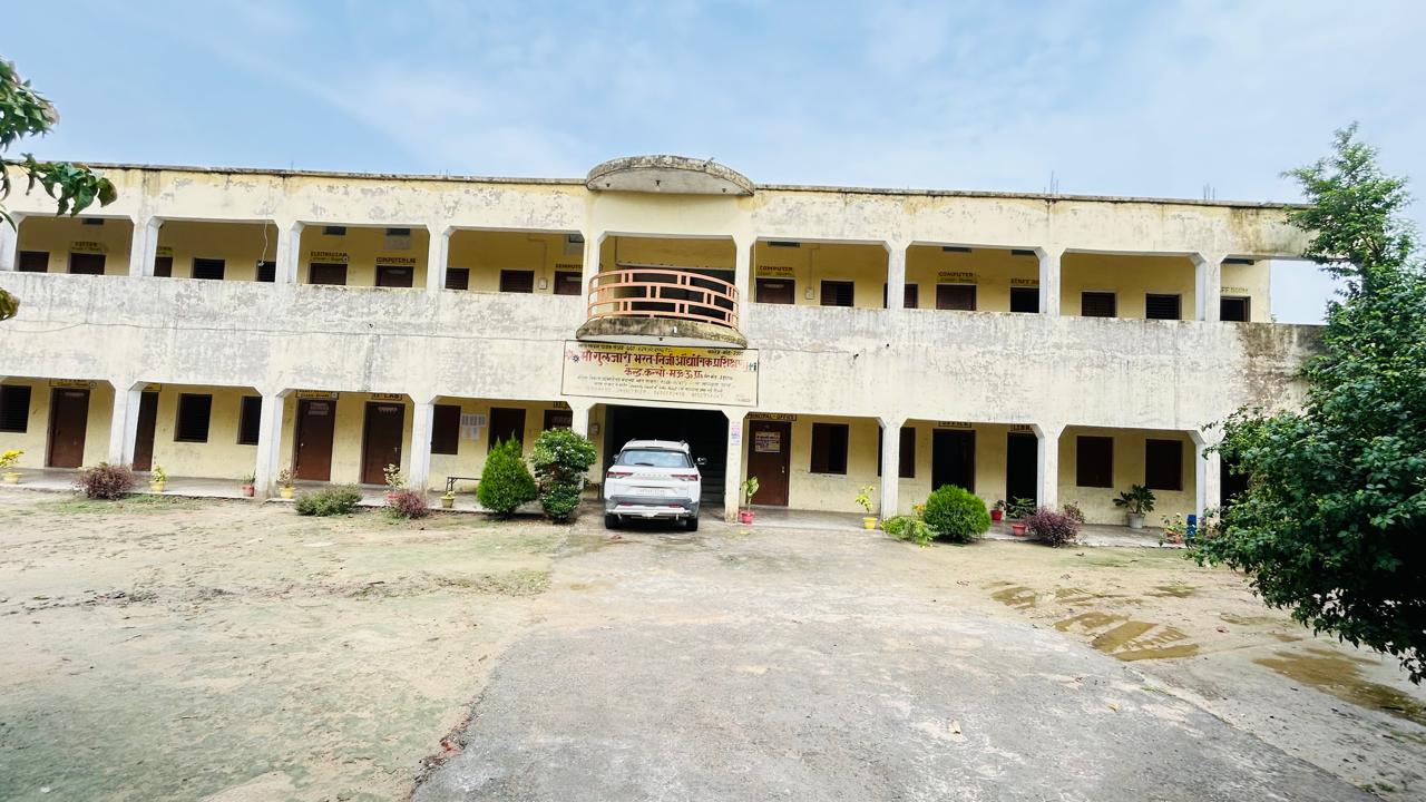 Maa Guljari Bharat Pvt. ITI Kanso Mau building